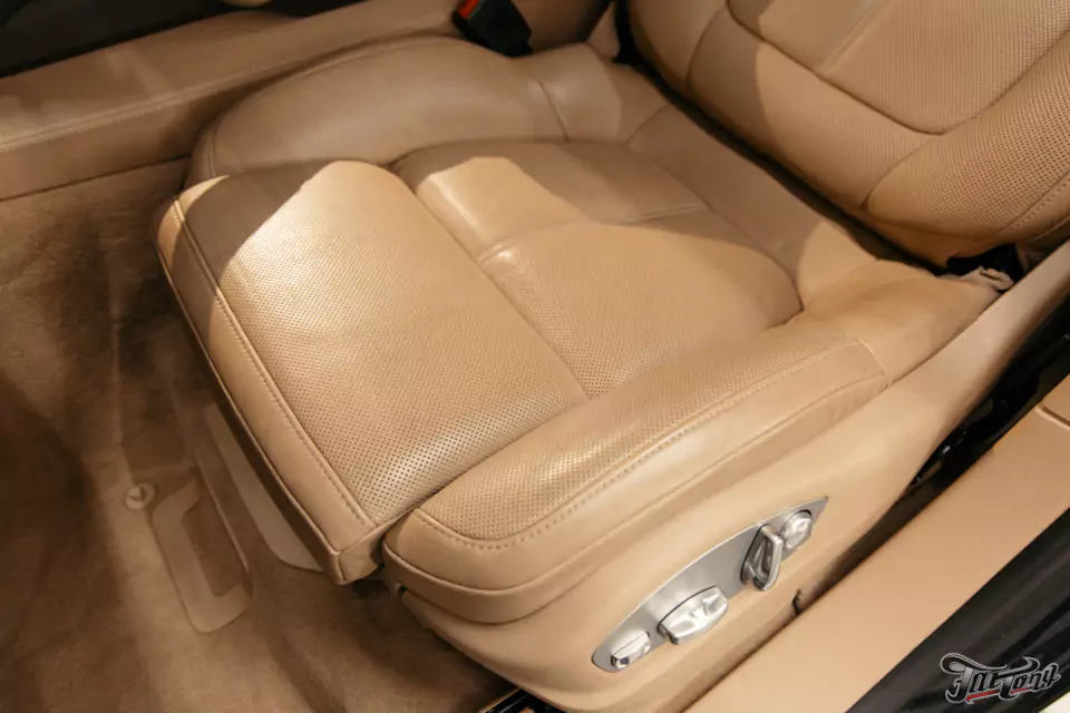 Комплексная химчистка салона и обработка кожи керамикой для Porsche Cayenne